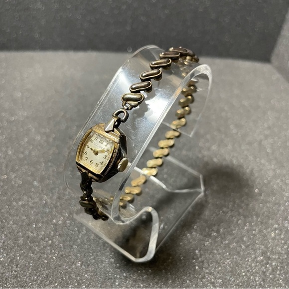 Vintage Ladies Bulova Mechanical Wind Up Watch 10K Rolled Gold Working - Picture 2 of 6